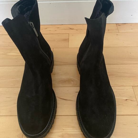 NWOB Aquatalia Suede Boots Size 9 - Picture 2 of 7